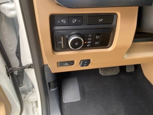 Used 2024 Ford F250 Lariat w/ Lariat Ultimate Package AWD/4WD image 14