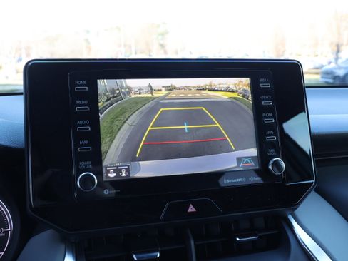 Used 2022 Toyota Venza LE image 24