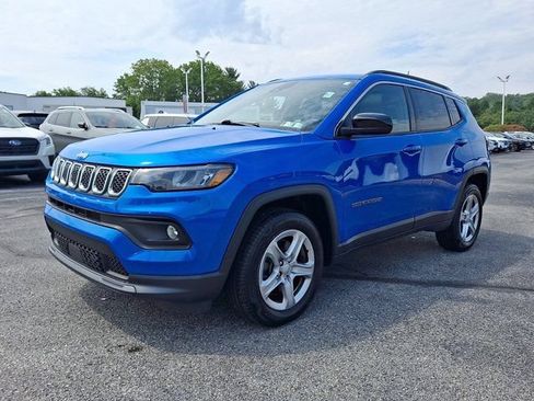 Certified 2023 Jeep Compass Latitude w/ Sun and Sound Group AWD/4WD image 3