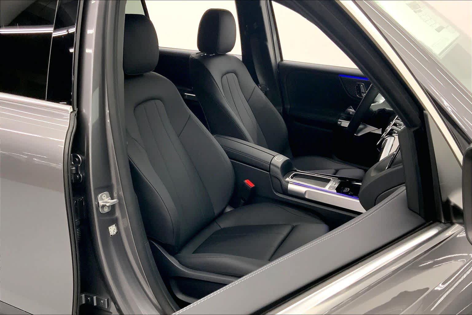 Used 2026 Mercedes-Benz GLB 250 image 2