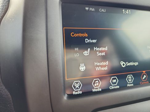 Used 2018 Jeep Renegade Limited w/ Safety & Security Group image 19