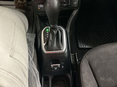 Used 2020 Jeep Renegade Sport image 42