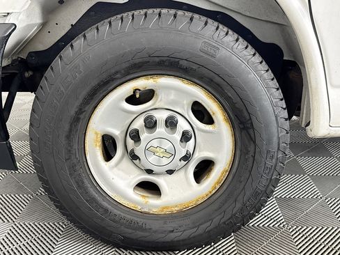 Used 2021 Chevrolet Express 2500 RWD image 29