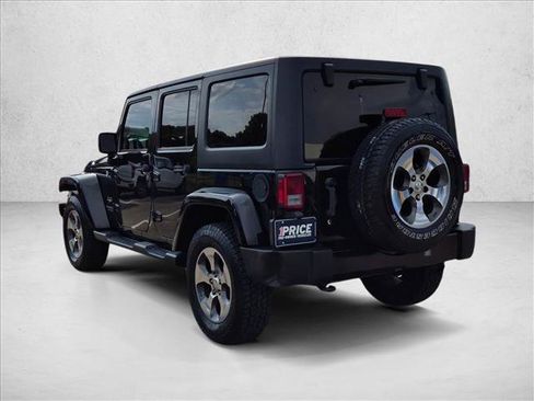 Used 2017 Jeep Wrangler Unlimited Sahara w/ Connectivity Group AWD/4WD image 8
