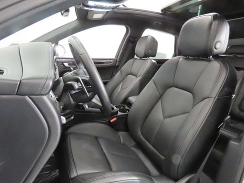 Certified 2026 Porsche Macan AWD/4WD image 5