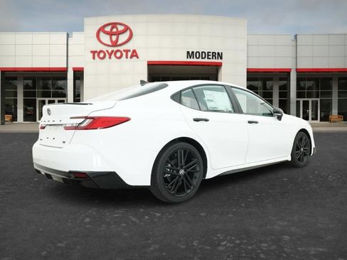 New 2026 Toyota Camry Hybrid FWD image 16