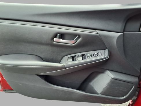 Used 2024 Nissan Sentra SV FWD image 18