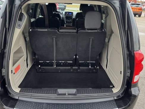 Used 2020 Dodge Grand Caravan SXT image 12