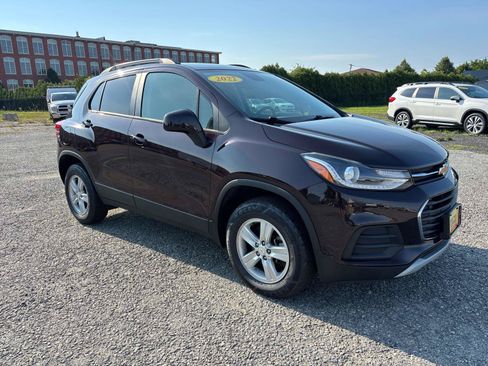 Used 2022 Chevrolet Trax LT w/ Driver Confidence Package AWD/4WD image 3