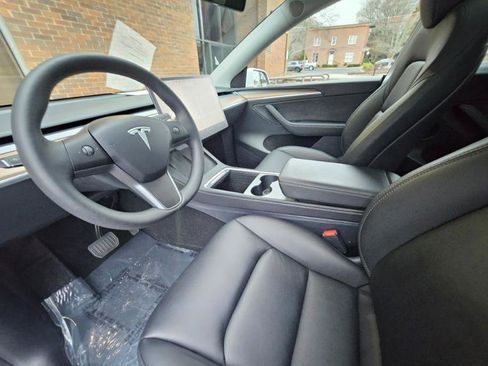 Used 2024 Tesla Model Y Long Range image 34