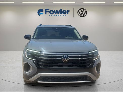 Used 2024 Volkswagen Atlas Peak Edition SEL AWD/4WD image 2