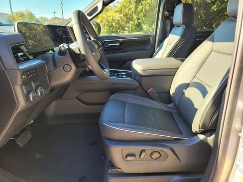 New 2025 Chevrolet Suburban Premier image 14