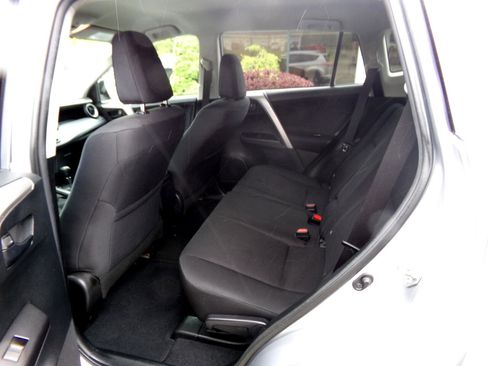 Used 2016 Toyota RAV4 LE image 7
