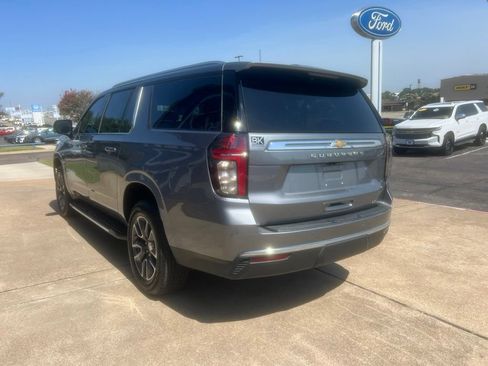Used 2021 Chevrolet Suburban LT w/ LT Signature Package RWD image 6