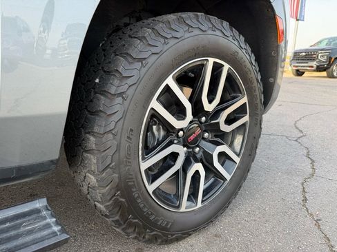 Used 2023 GMC Yukon AT4 w/ Technology Package image 31