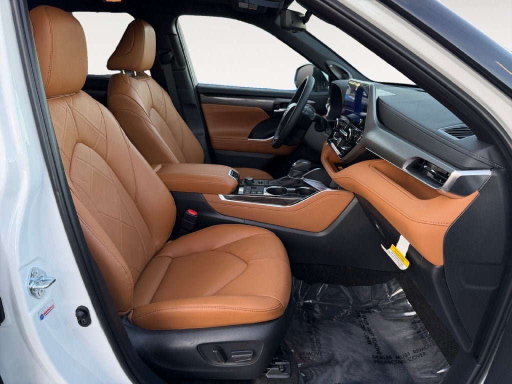 New 2026 Toyota Highlander Platinum AWD/4WD image 24