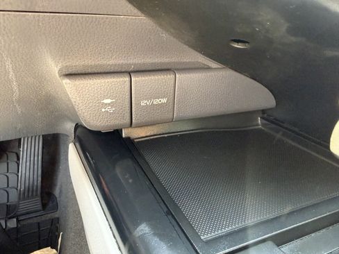 Used 2018 Toyota Camry LE image 17