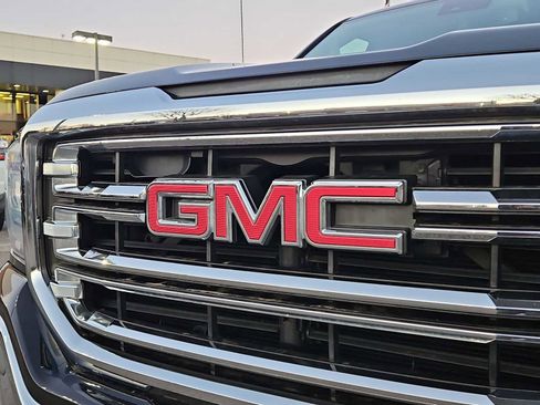 Used 2018 GMC Sierra 1500 SLT w/ Enhanced Driver Alert Package image 12