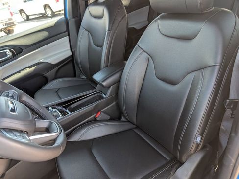 Used 2025 Jeep Compass Limited AWD/4WD image 9