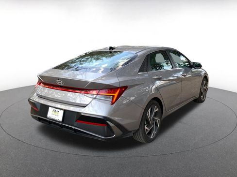 Used 2025 Hyundai Elantra Limited image 7