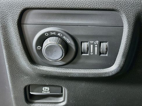 Used 2024 Jeep Grand Cherokee L Laredo AWD/4WD image 17