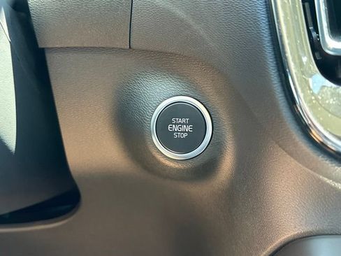 Certified 2026 Volvo XC40 B5 Plus AWD/4WD image 28