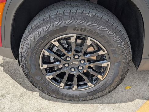 Used 2024 Chevrolet Traverse Z71 w/ Enhanced Driving Package image 9