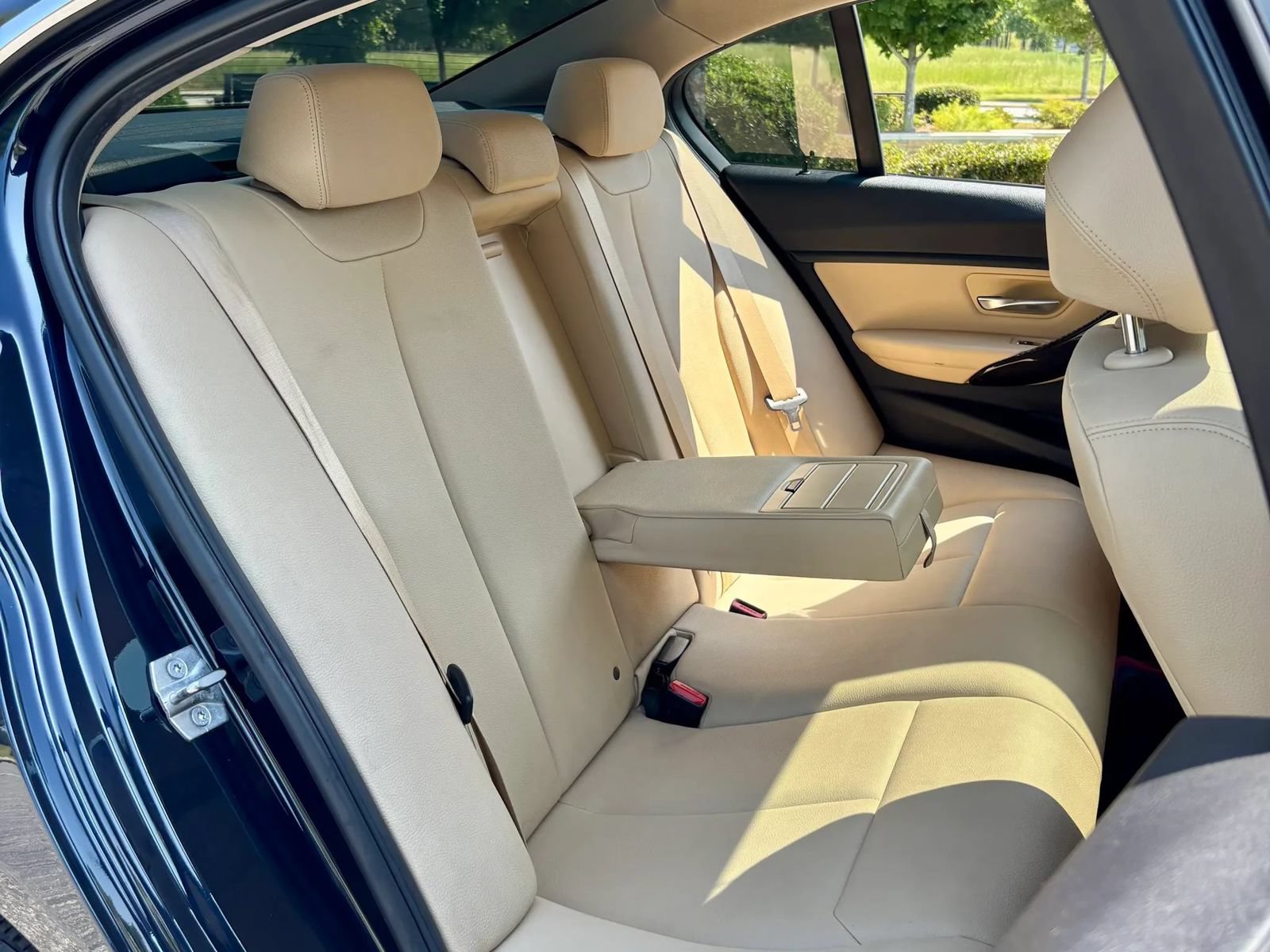 Used 2017 BMW 320i Sedan RWD image 17