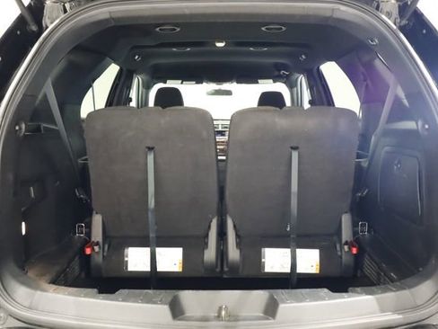 Used 2017 Ford Explorer XLT image 29