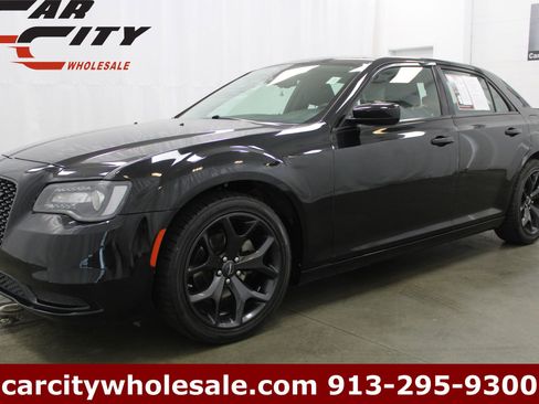 Used 2022 Chrysler 300 Touring w/ Sport Appearance Package RWD image 1