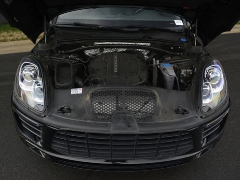 Certified 2018 Porsche Macan image 38