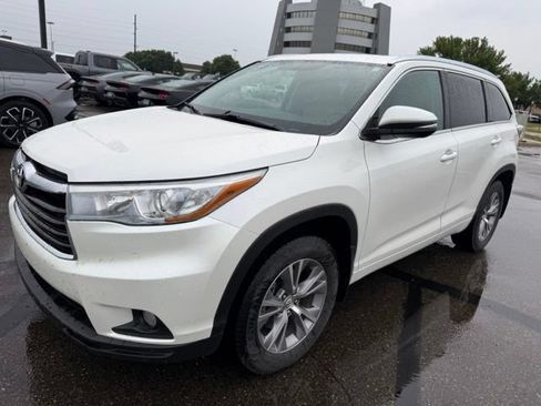 Used 2015 Toyota Highlander XLE AWD/4WD image 6