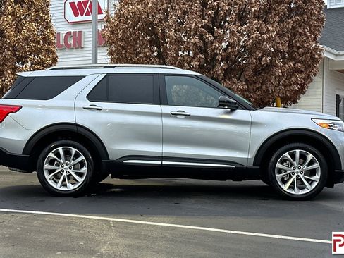 Used 2022 Ford Explorer Platinum w/ Equipment Group 601A image 3