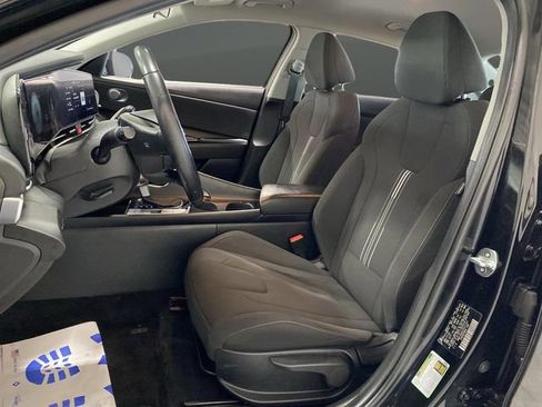 Used 2023 Hyundai Elantra SEL w/ Convenience Package image 4