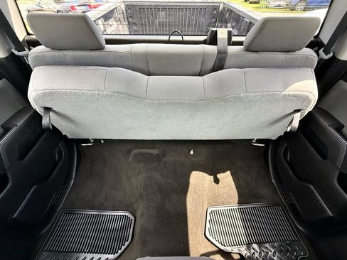 Used 2018 Chevrolet Silverado 1500 Custom w/ Custom Convenience Package image 33