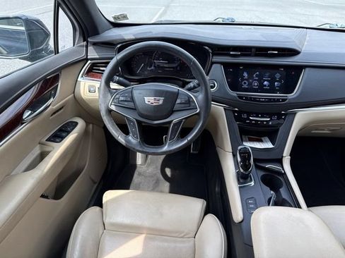 Used 2017 Cadillac XT5 Luxury w/ Driver Awareness Package AWD/4WD image 12