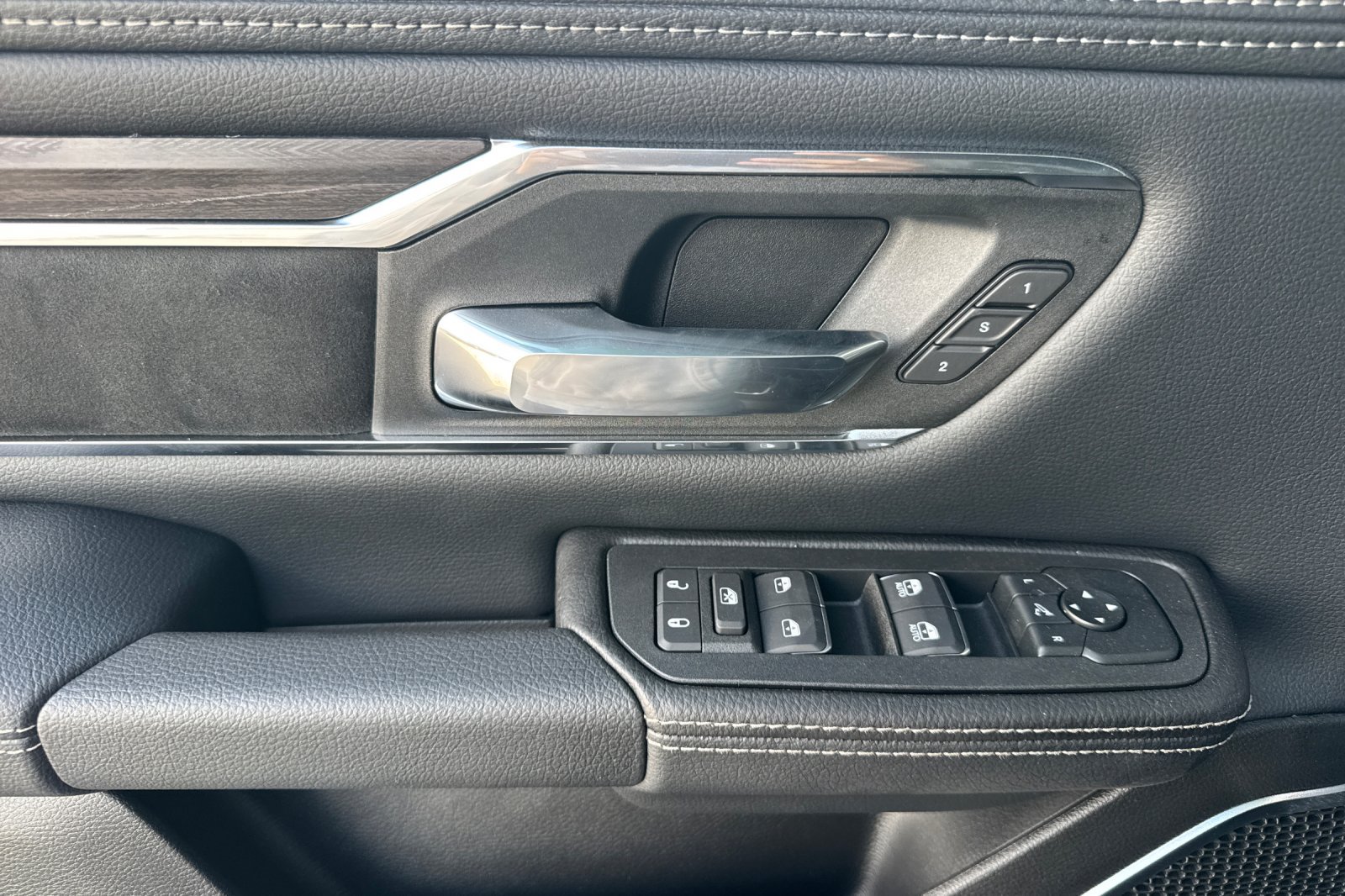 New 2027 RAM 1500 Laramie w/ Night Edition AWD/4WD image 10