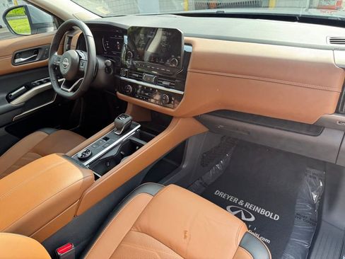 Used 2024 Nissan Pathfinder Platinum image 28