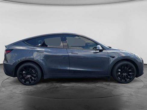 Used 2022 Tesla Model Y Long Range AWD/4WD image 11