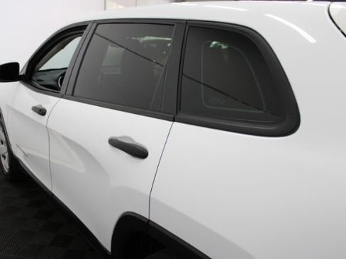 Used 2014 Jeep Cherokee Sport FWD image 4