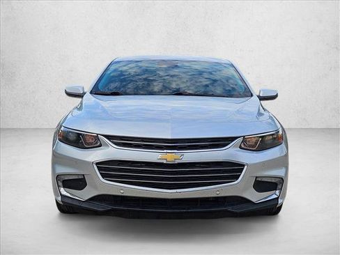 Used 2018 Chevrolet Malibu LT w/ Driver Confidence Package FWD image 2