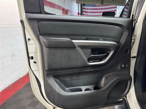 Used 2015 Nissan Titan SV w/ SV Value Truck Package image 10