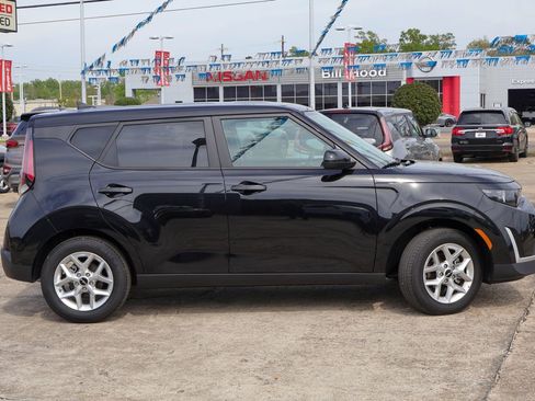 Used 2025 Kia Soul LX image 20