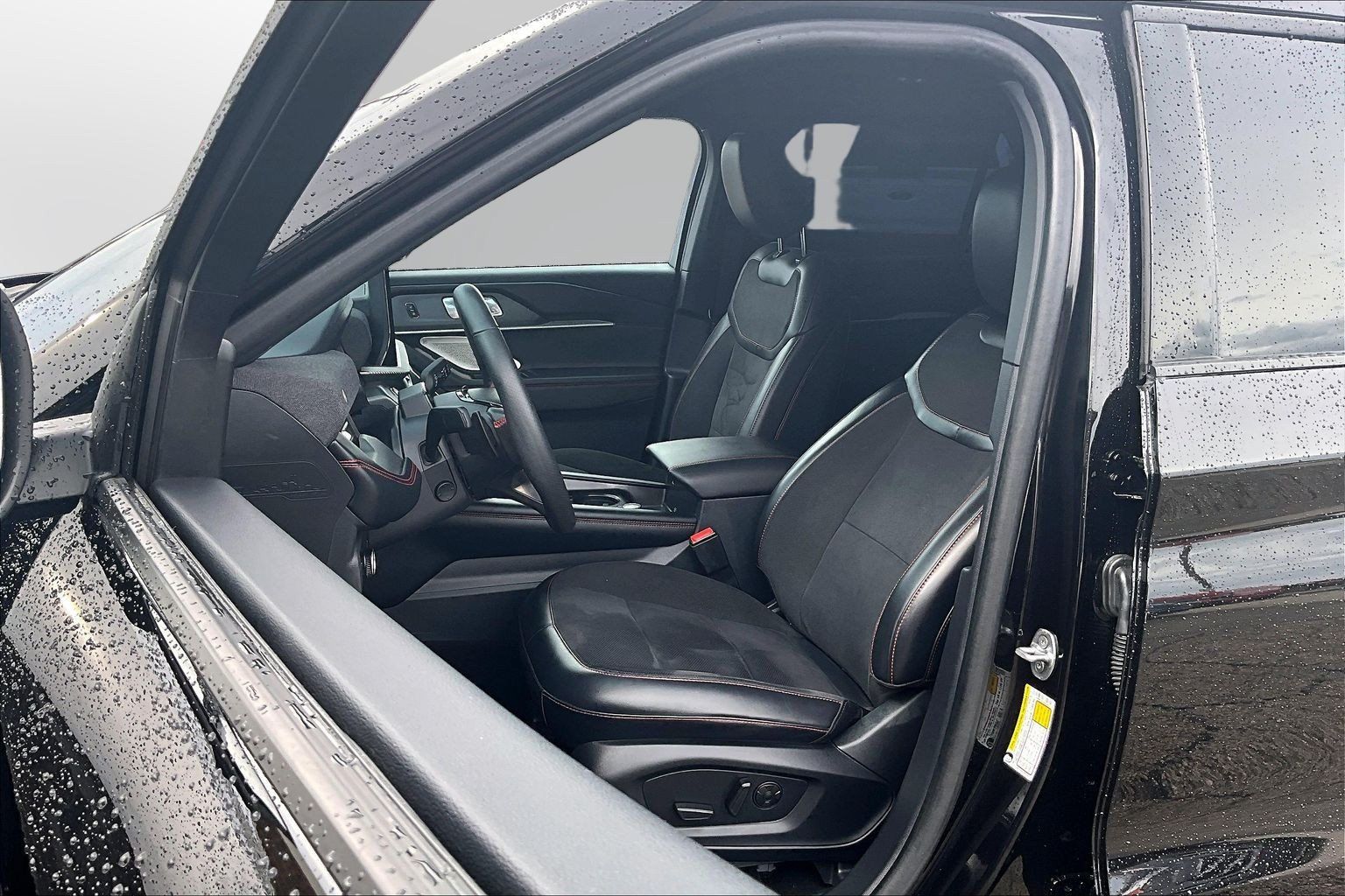 Used 2025 Ford Explorer ST RWD image 16
