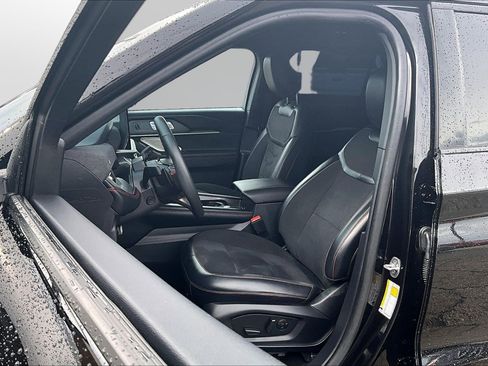 Used 2025 Ford Explorer ST image 16