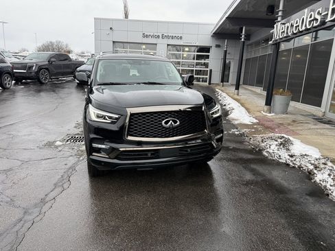 Used 2022 INFINITI QX80 Premium Select w/ All-Season Package image 2