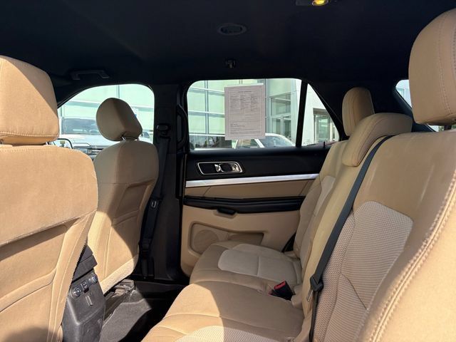 Used 2017 Ford Explorer XLT w/ Equipment Group 201A AWD/4WD image 21