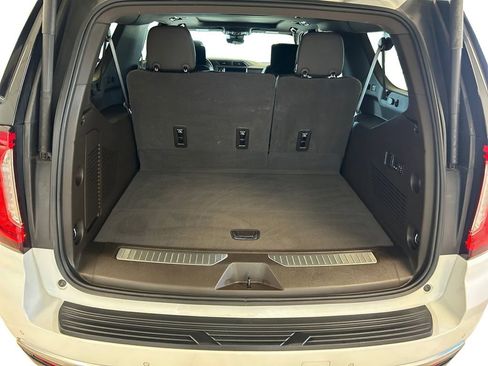 Used 2024 GMC Yukon XL Denali w/ Advanced Technology Package AWD/4WD image 19
