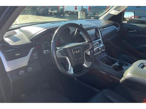 Used 2018 GMC Yukon SLT image 16