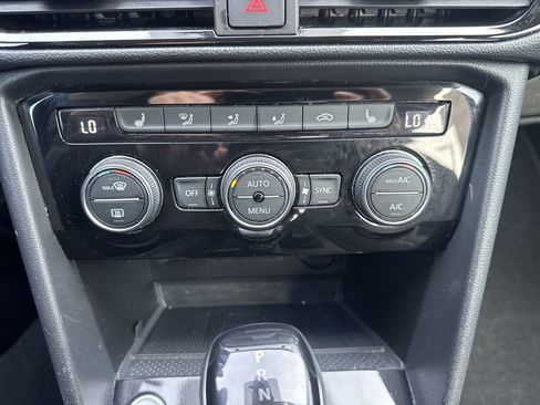 Used 2024 Volkswagen Taos SE image 17